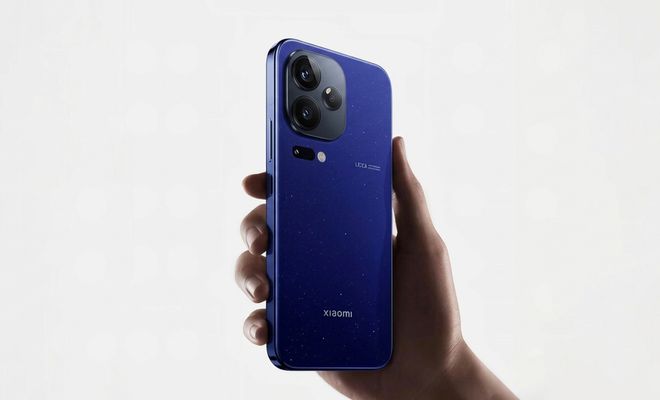 Parte trasera de un Xiaomi 18 en color azul con su módulo de cámaras triple y flash LED.