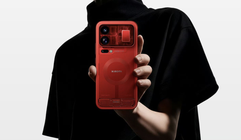 Parte trasera de un Xiaomi 18 Pro Series Transparent Special Edition en color rojo con carcasa translúcida.