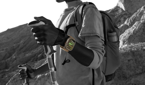 Nuevo Apple Watch Ultra 4 durante senderismo
