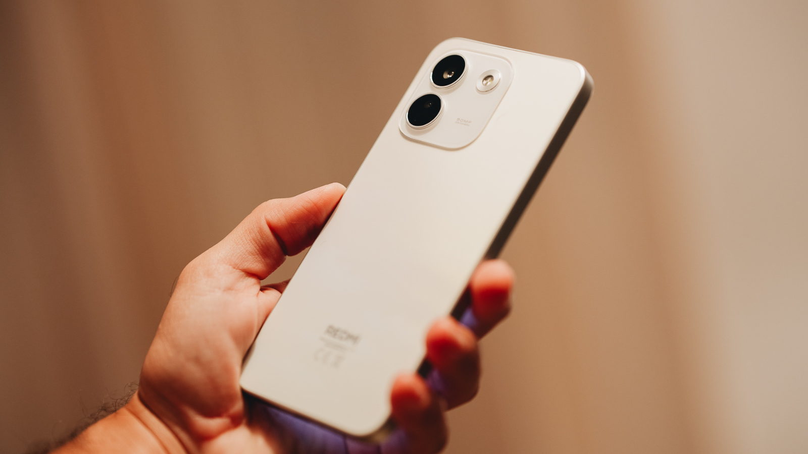 Diseño en mano del nuevo REDMI Note 17 Pro Max