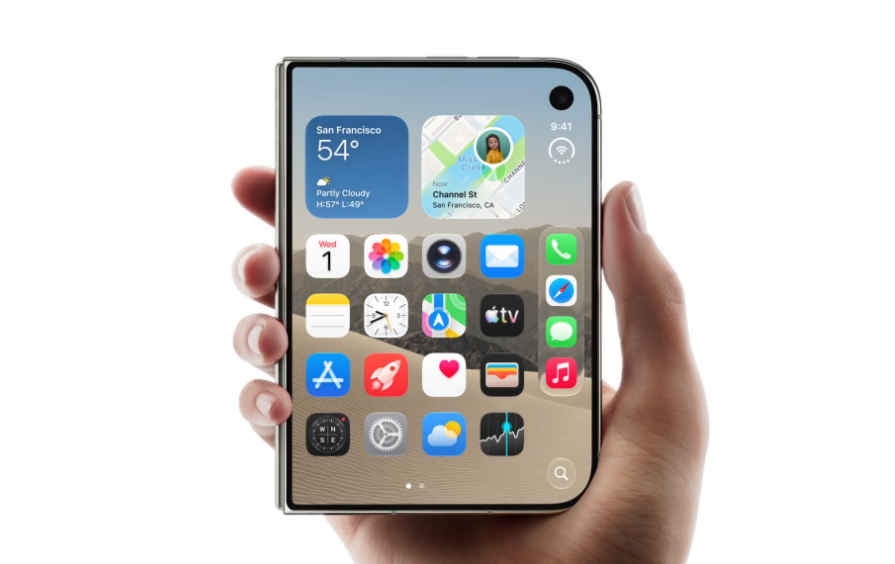 Mano sosteniendo el iPhone Duo plegado mostrando la pantalla externa activa con widgets y la cuadrícula de aplicaciones de iOS.