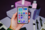 Pantalla exterior del Samsung Galaxy Z Fold8 con apps en la mano