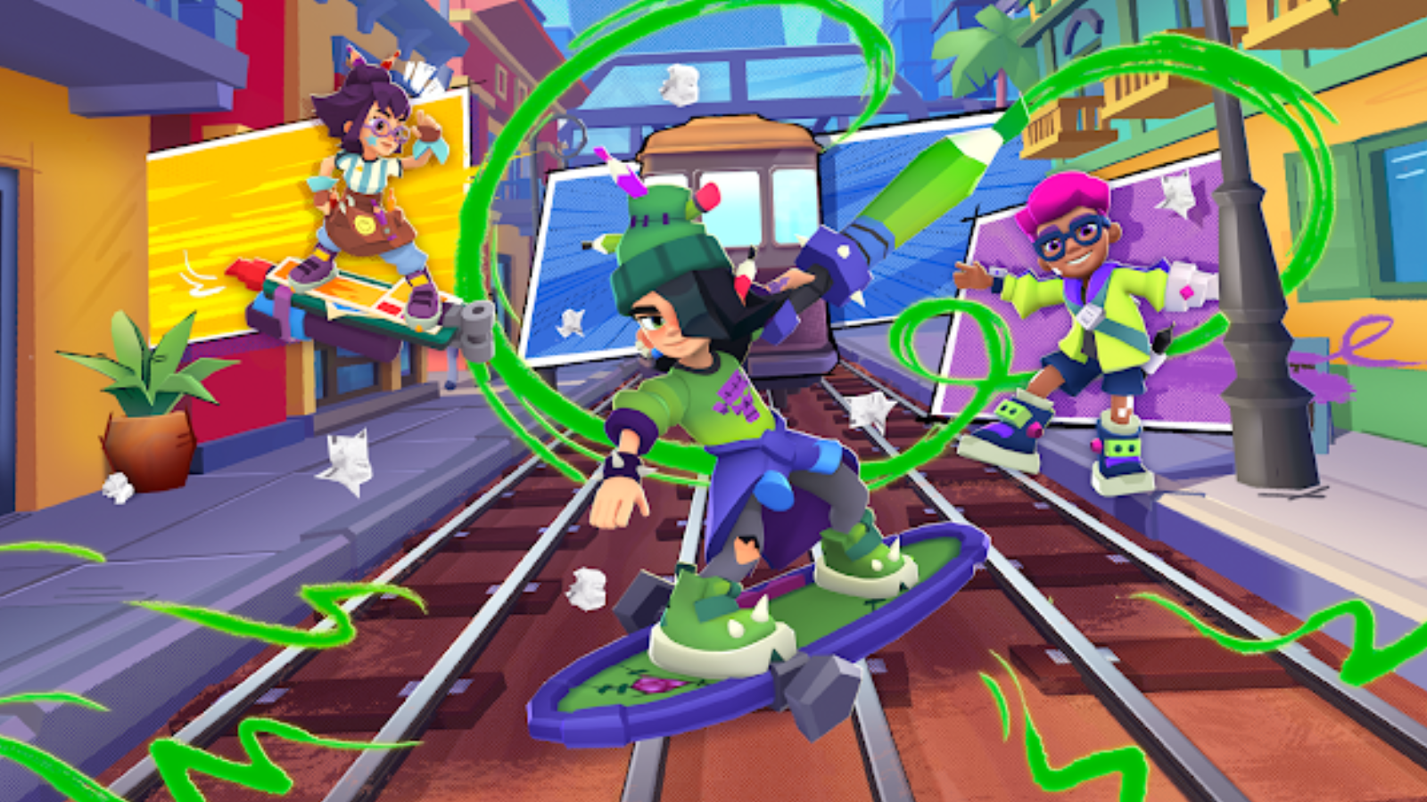 Tres personajes de Subway Surfers deslizándose sobre tablas de skate por las vías del tren en una ciudad colorida.