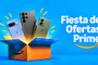 Tres teléfonos móviles de marcas como Google, Samsung y Motorola saliendo de una caja de Amazon sobre fondo azul con el texto Fiesta de Ofertas Prime.