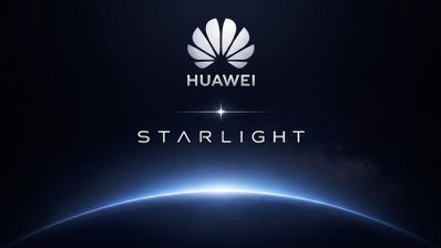 Logotipo de Huawei y texto Starlight sobre una representación del horizonte terrestre desde el espacio.
