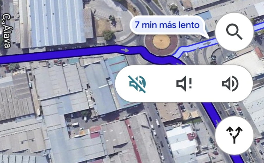 Menú flotante en la interfaz de navegación de Google Maps con opciones para silenciar, activar solo alertas o habilitar todo el sonido.