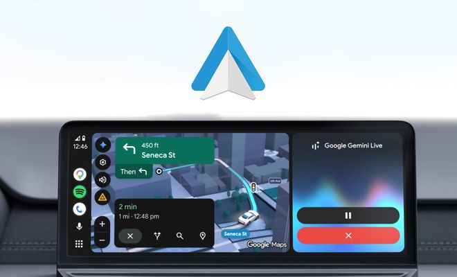Interfaz de Android Auto en la pantalla de un coche mostrando Google Maps y Google Gemini Live.