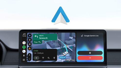 Interfaz de Android Auto en la pantalla de un coche mostrando Google Maps y Google Gemini Live.