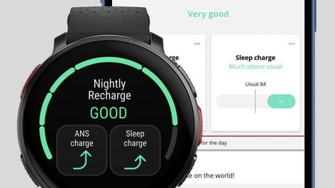 Interfaz de la función Nightly Recharge en un reloj Polar y su aplicación móvil sincronizada.