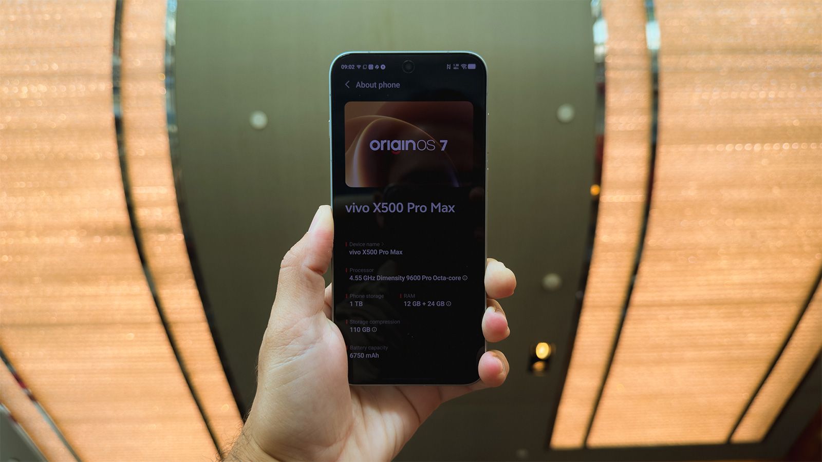 Pantalla del vivo-X500 Pro Max mostrando el menú de información del sistema con el logotipo de OriginOS 7.