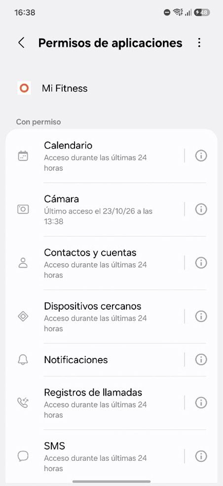 Lista de permisos concedidos a la aplicación Mi Fitness en los ajustes de un smartphone Android.