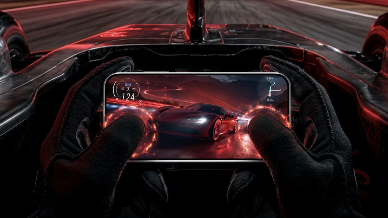 Manos con guantes sujetando el smartphone Redmi Turbo 5 en posición horizontal mientras ejecutan un videojuego de carreras nocturnas.