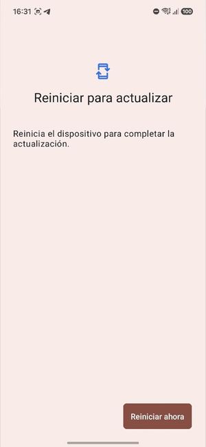 Interfaz de Android con el mensaje Reiniciar para actualizar tras una descarga de Google Play.