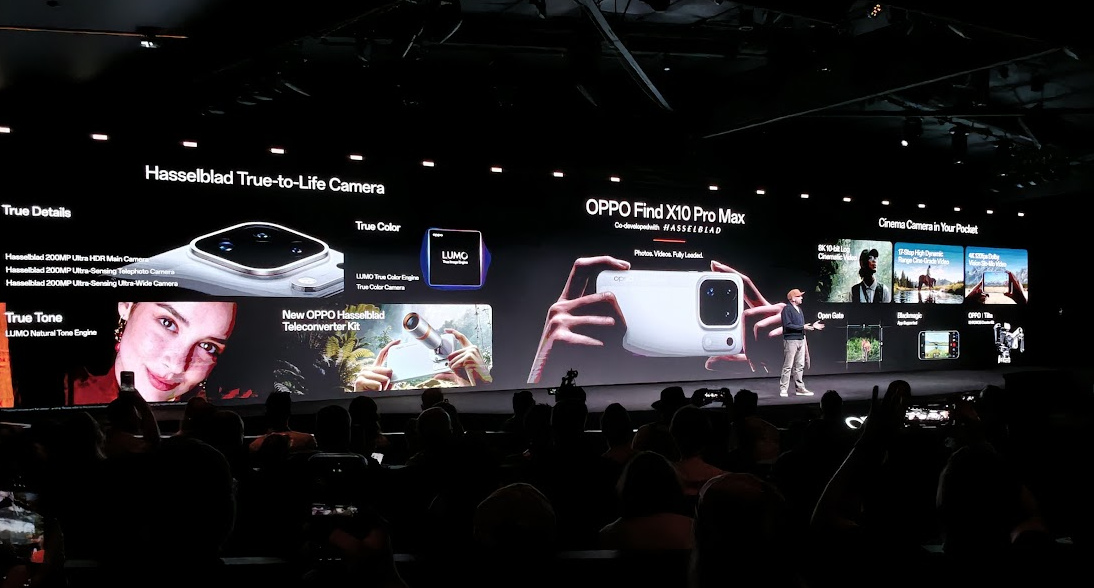 Presentación en escenario con pantalla gigante que detalla las especificaciones de la cámara Hasselblad y el teléfono OPPO Find X10 Pro Max.