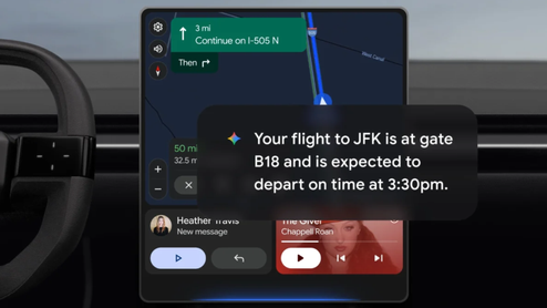 Notificación de inteligencia personal de Gemini en la pantalla de Android Auto que muestra información sobre un vuelo.