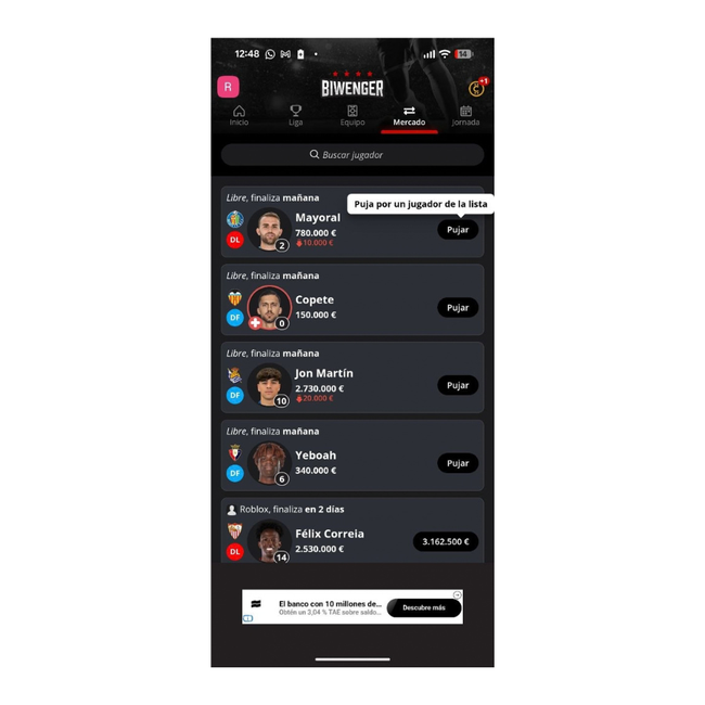 Sección de mercado de fichajes en la aplicación móvil de Biwenger con lista de jugadores disponibles para pujar.