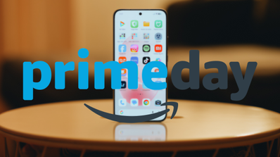 Teléfono móvil sobre una mesa circular con el logotipo de Amazon Prime Day superpuesto.