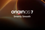 Logotipo de OriginOS 7 sobre un fondo abstracto en tonos ocres y dorados con el lema Smartly Smooth.