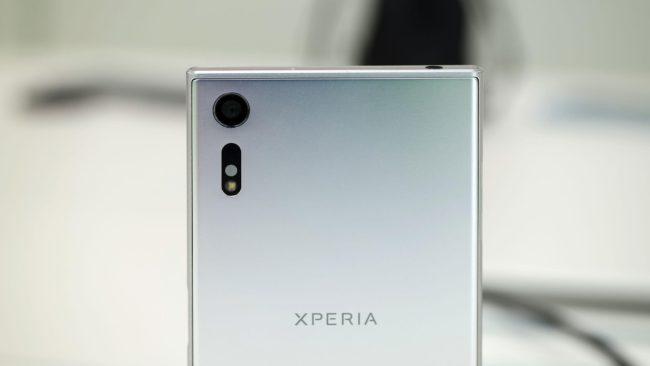 Logo de Xperia en un teléfono Sony