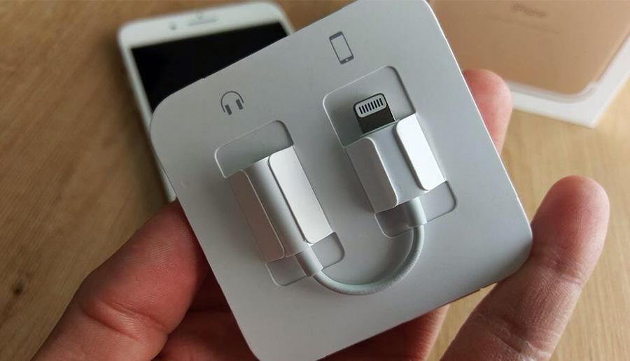 Accesorio adaptador Lightning a conector mini Jack para iPhone