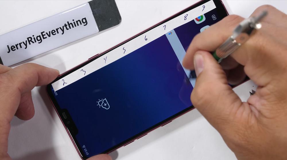 Test de resistencia de la pantalla del LG G7 ThinQ a los arañazos