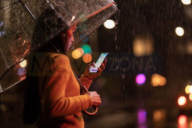 Apple iPhone Xs con lluvia