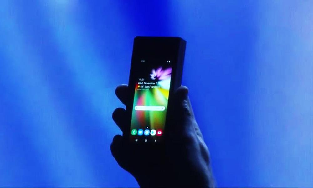 InfinityFlex Display en un prototipo del primer smartphone con pantalla plegable de Samsung