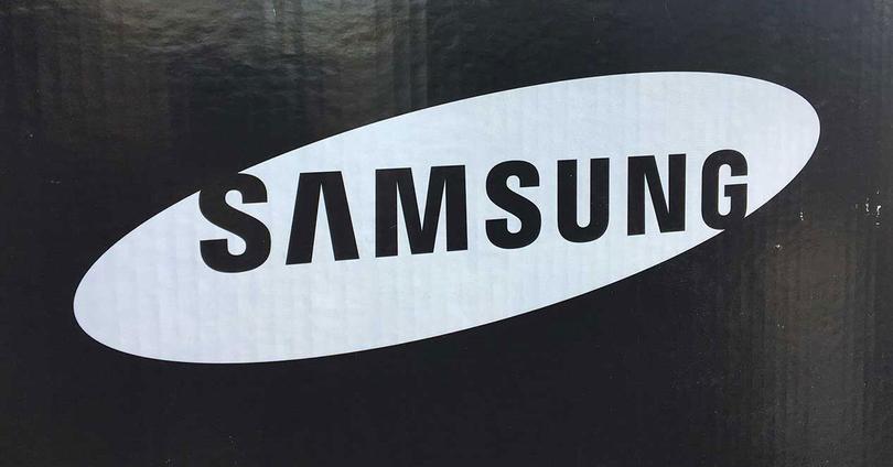 Logotipo de Samsung con fondo negro