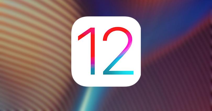 Logotipo de iOS 12 con fondo de varios colores