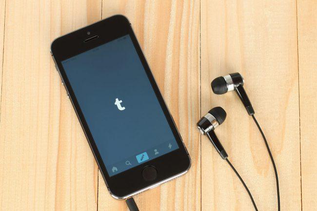 tumblr-smartphone-headphone-earbuds