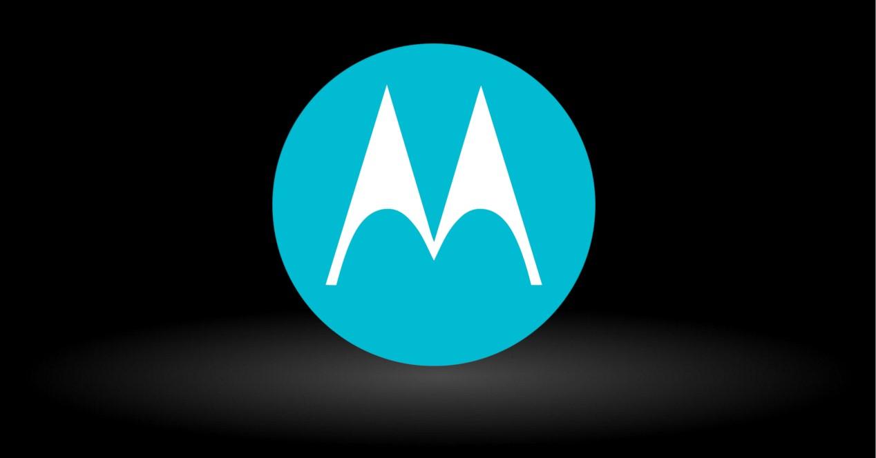 Motorola logo sobre fondo negro