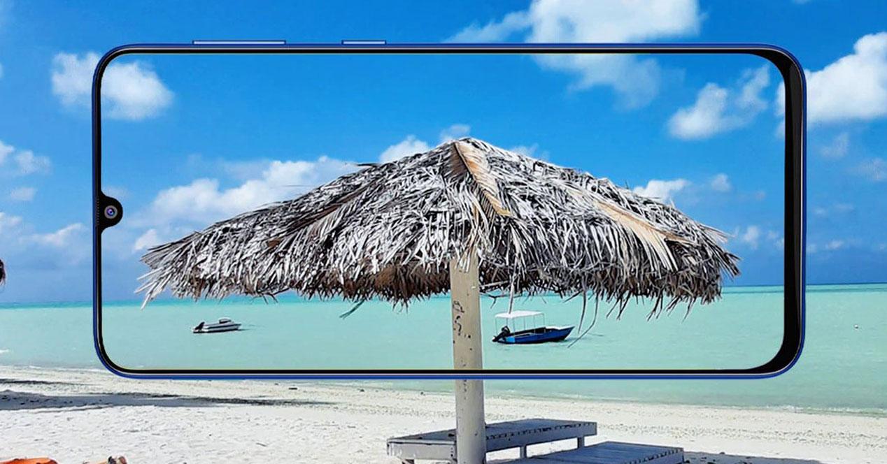 Imagen Samsung Galaxy M31 con fondo playa