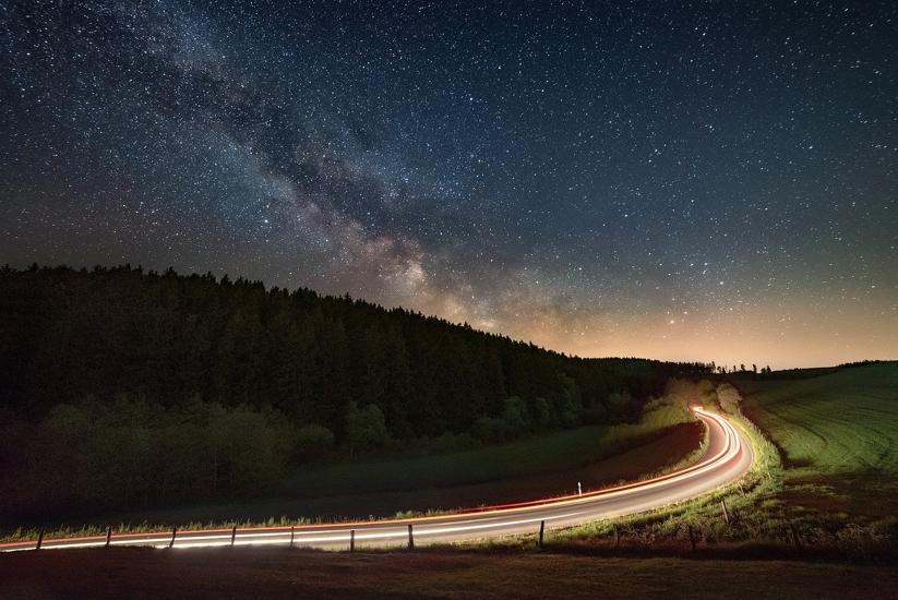 paisaje nocturno con astro fotografia